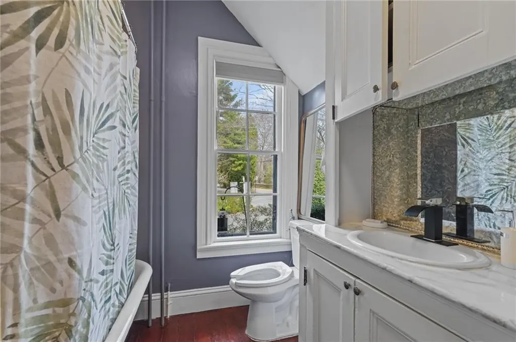 43 Old Beach Road Newport RI 02840