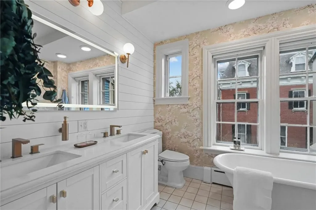 43 Old Beach Road Newport RI 02840