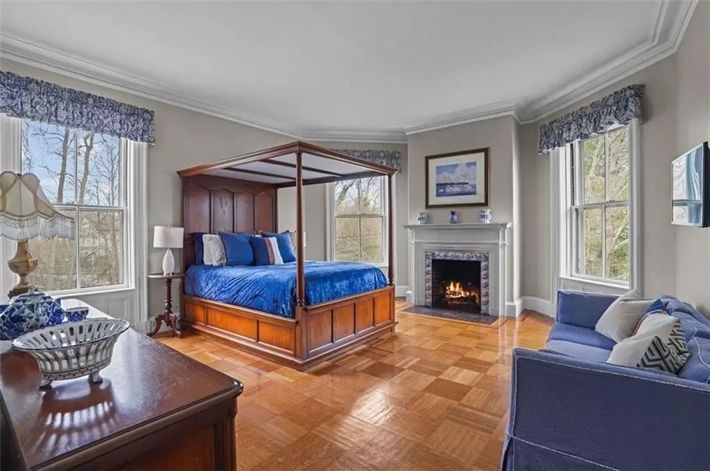 43 Old Beach Road Newport RI 02840