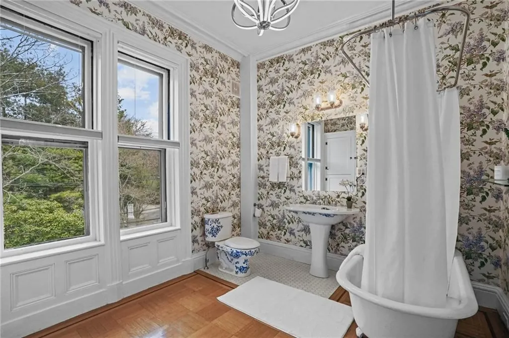 43 Old Beach Road Newport RI 02840