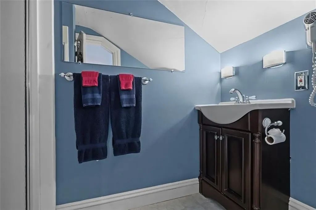 43 Old Beach Road Newport RI 02840