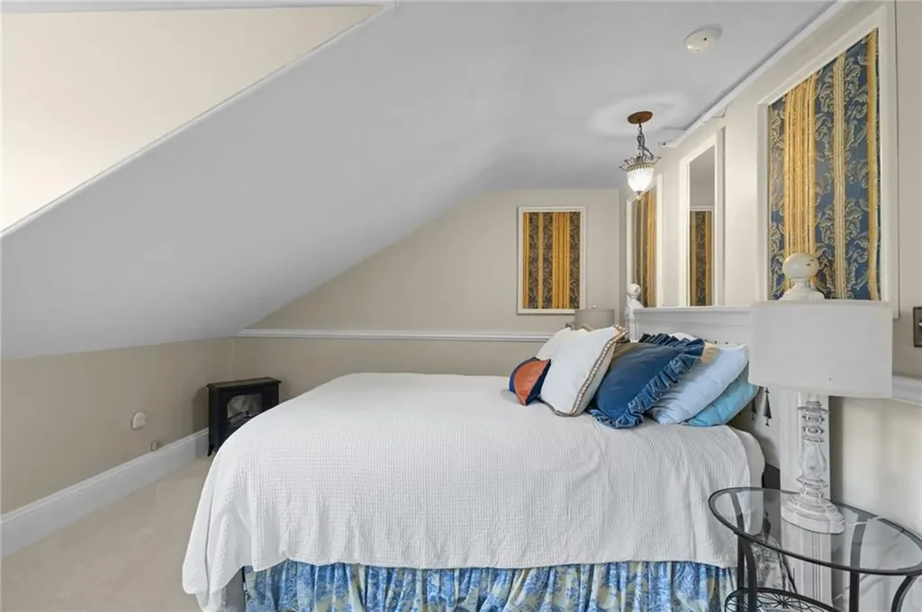 43 Old Beach Road Newport RI 02840