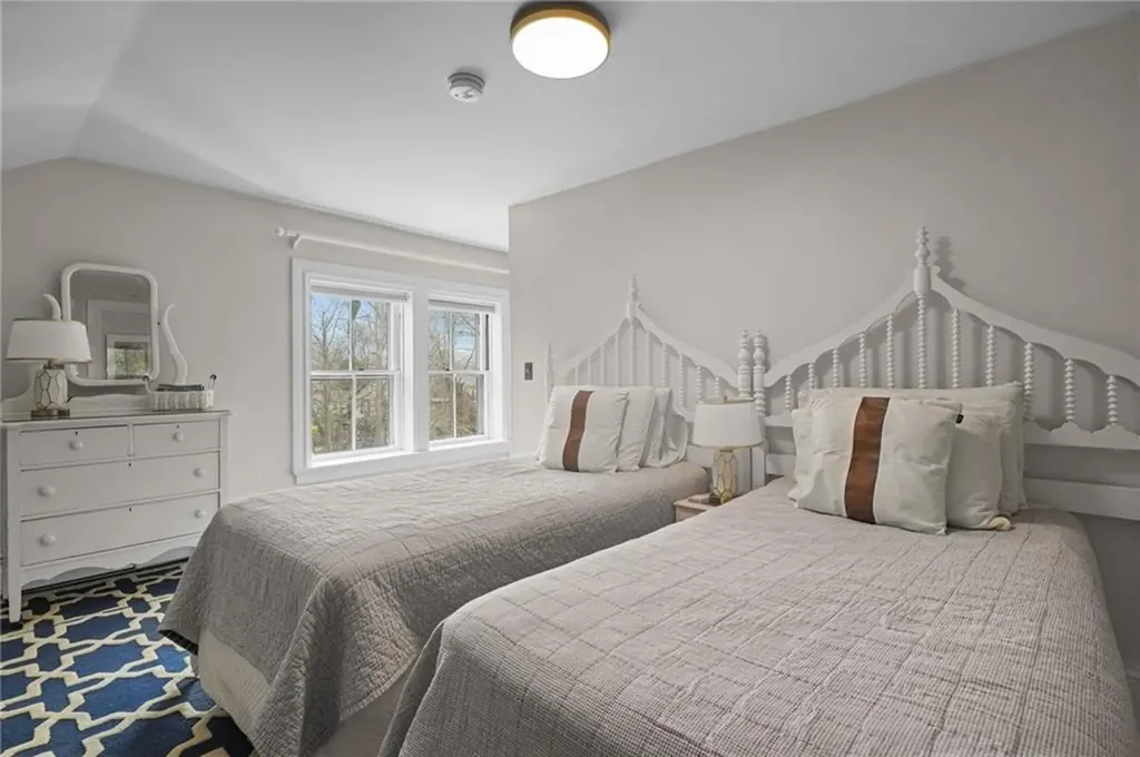 43 Old Beach Road Newport RI 02840