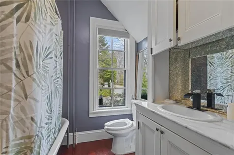 43 Old Beach Road Newport RI 02840