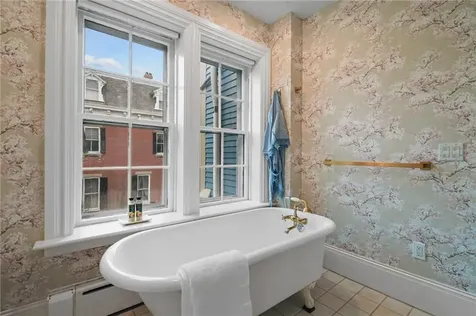 43 Old Beach Road Newport RI 02840