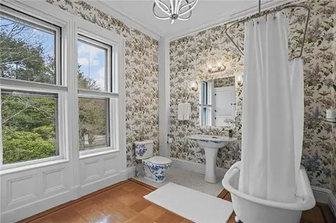 43 Old Beach Road Newport RI 02840
