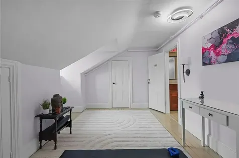 43 Old Beach Road Newport RI 02840