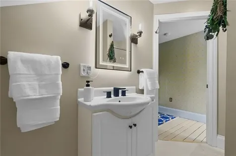 43 Old Beach Road Newport RI 02840