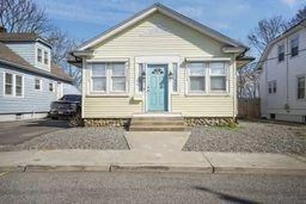48 Upland Avenue East Greenwich RI 02818