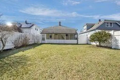 48 Upland Avenue East Greenwich RI 02818