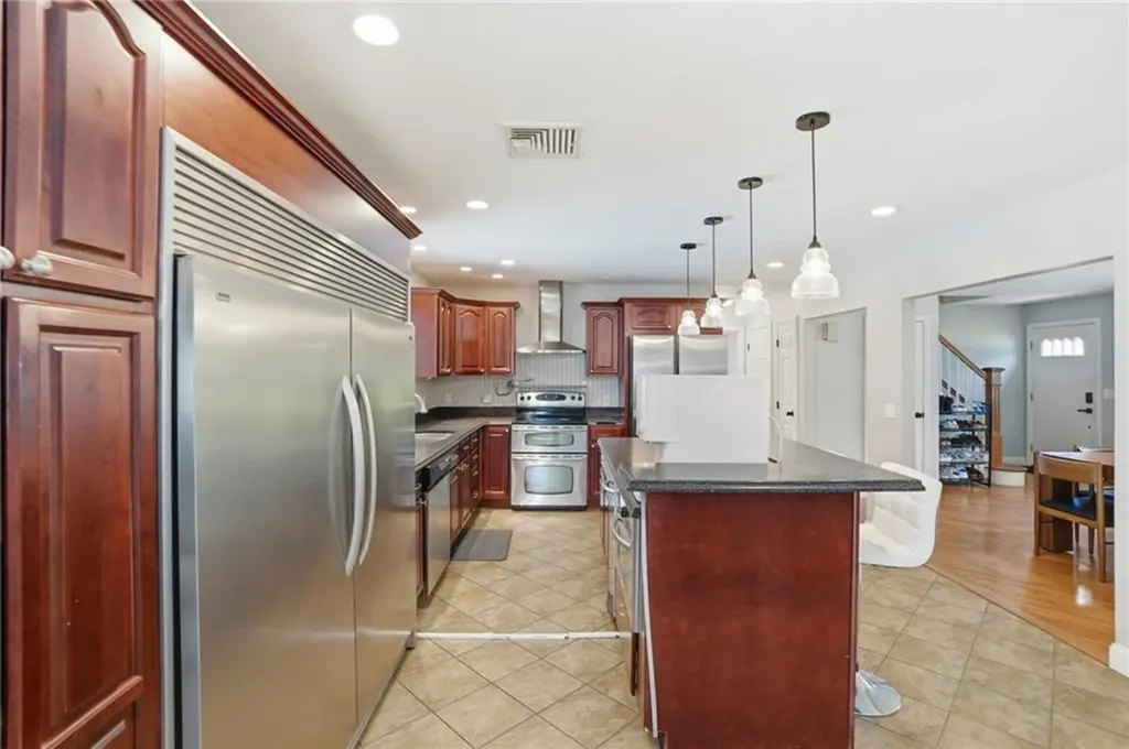 26 Ridgeside Lane Tiverton RI 02878