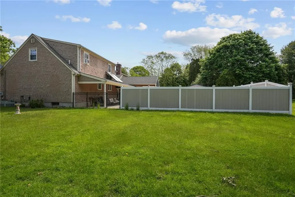 26 Ridgeside Lane Tiverton RI 02878