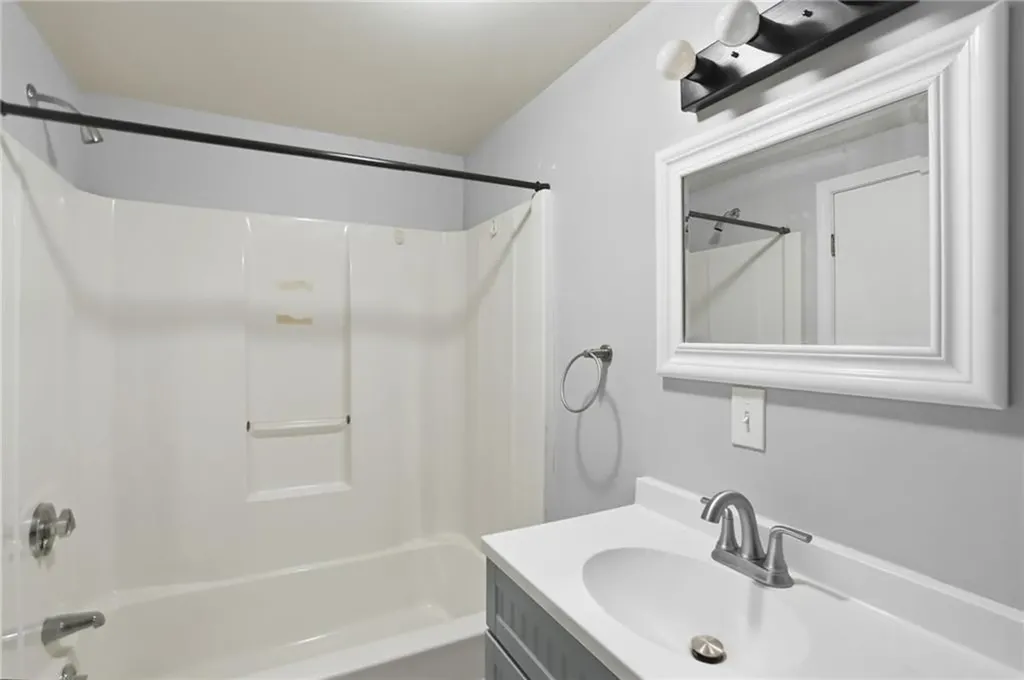 26 Ridgeside Lane Tiverton RI 02878