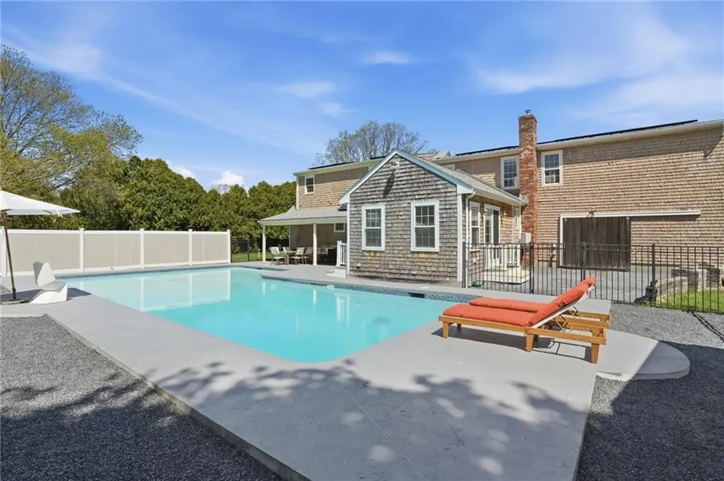 26 Ridgeside Lane Tiverton RI 02878