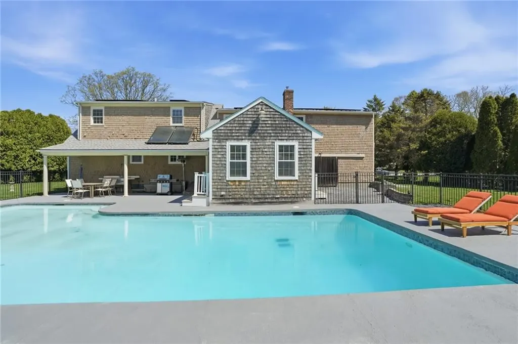 26 Ridgeside Lane Tiverton RI 02878