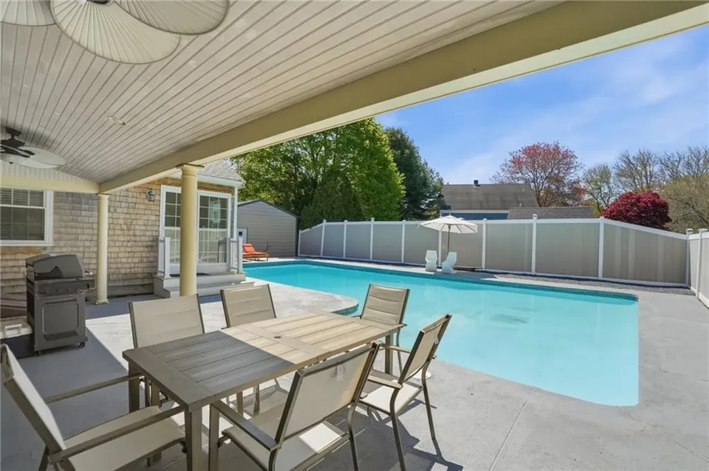 26 Ridgeside Lane Tiverton RI 02878