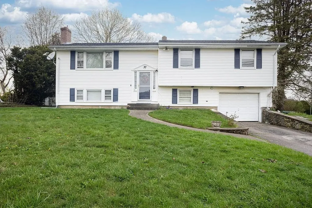 37 Squantum Drive Middletown RI 02842
