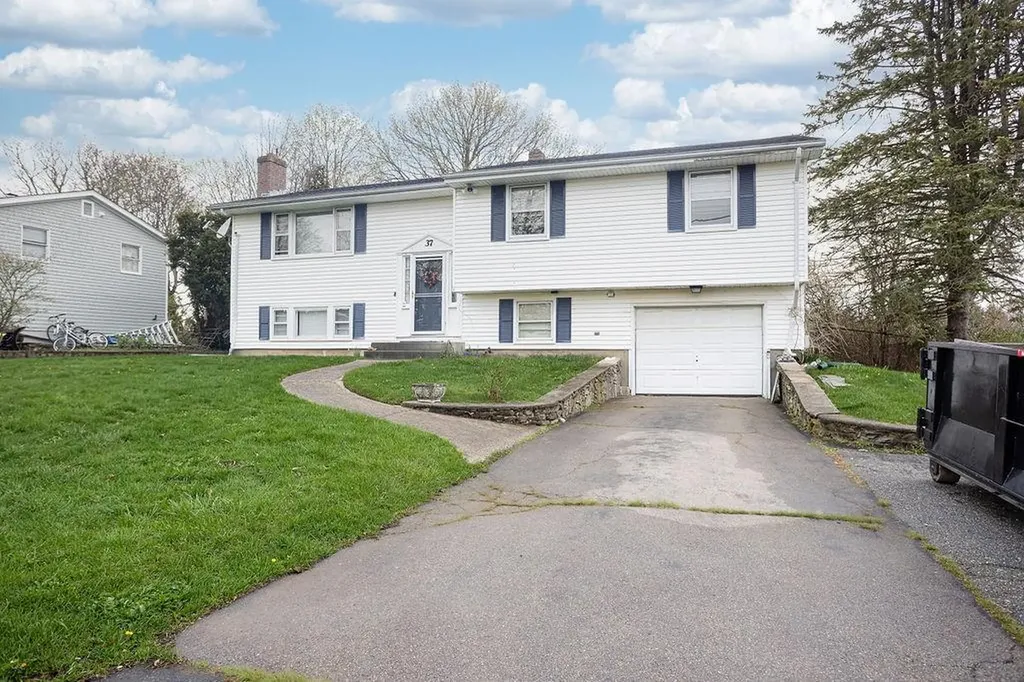 37 Squantum Drive Middletown RI 02842
