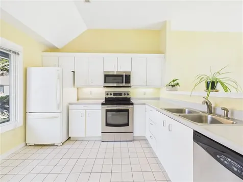 4 Meadowbrook Way Narragansett RI 02882