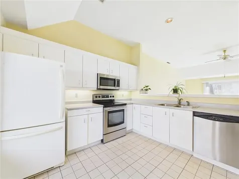 4 Meadowbrook Way Narragansett RI 02882