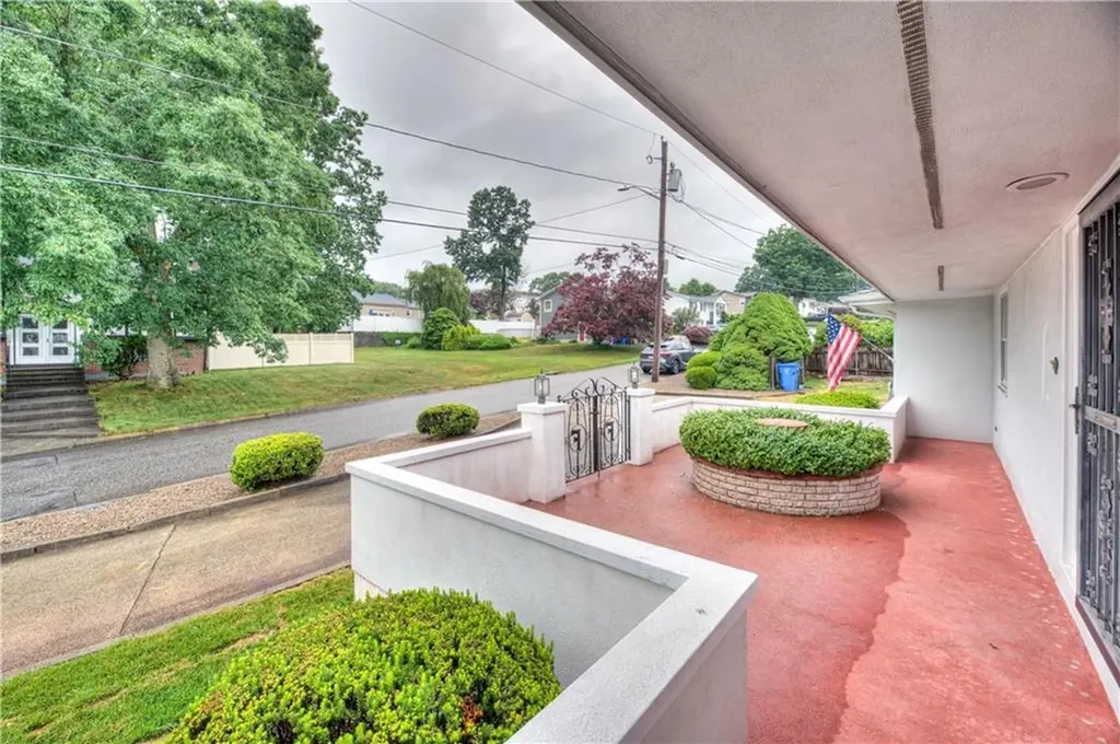 75 Selma Street Cranston RI 02920