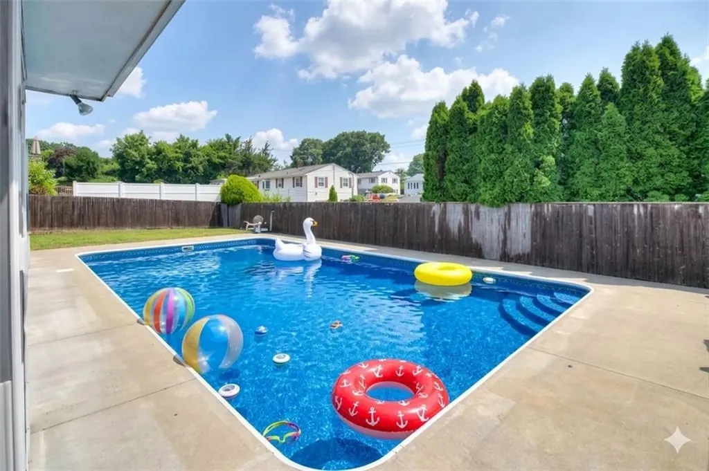 75 Selma Street Cranston RI 02920