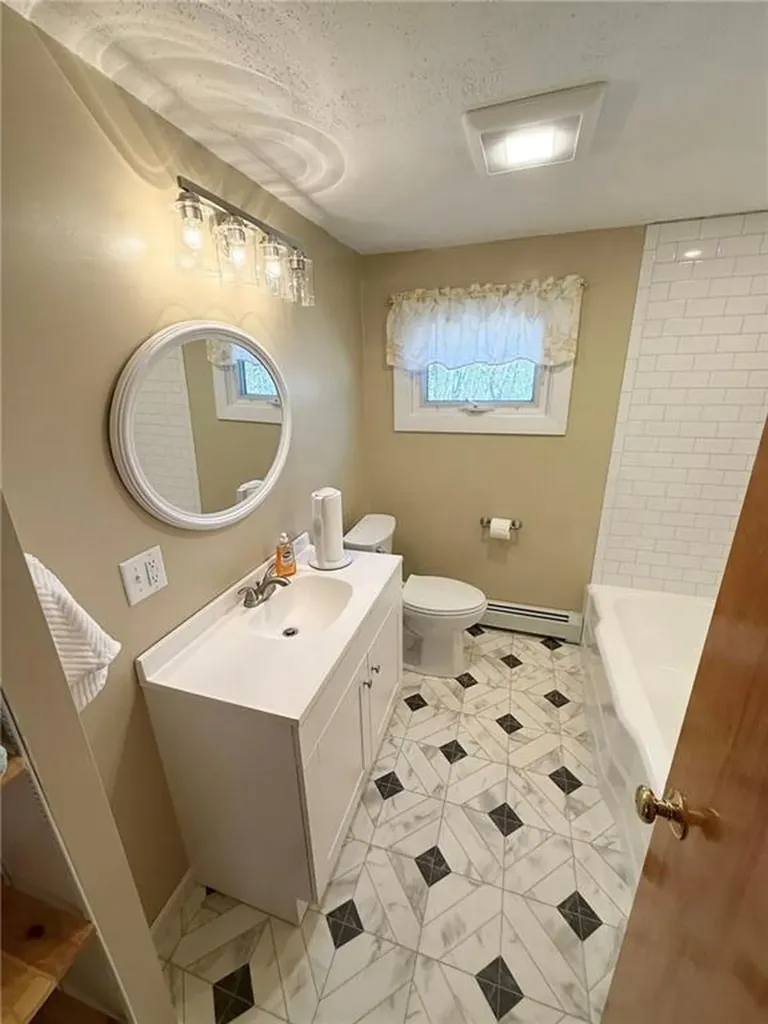 366 Aylsworth Avenue Woonsocket RI 02895