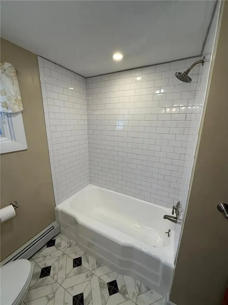 366 Aylsworth Avenue Woonsocket RI 02895