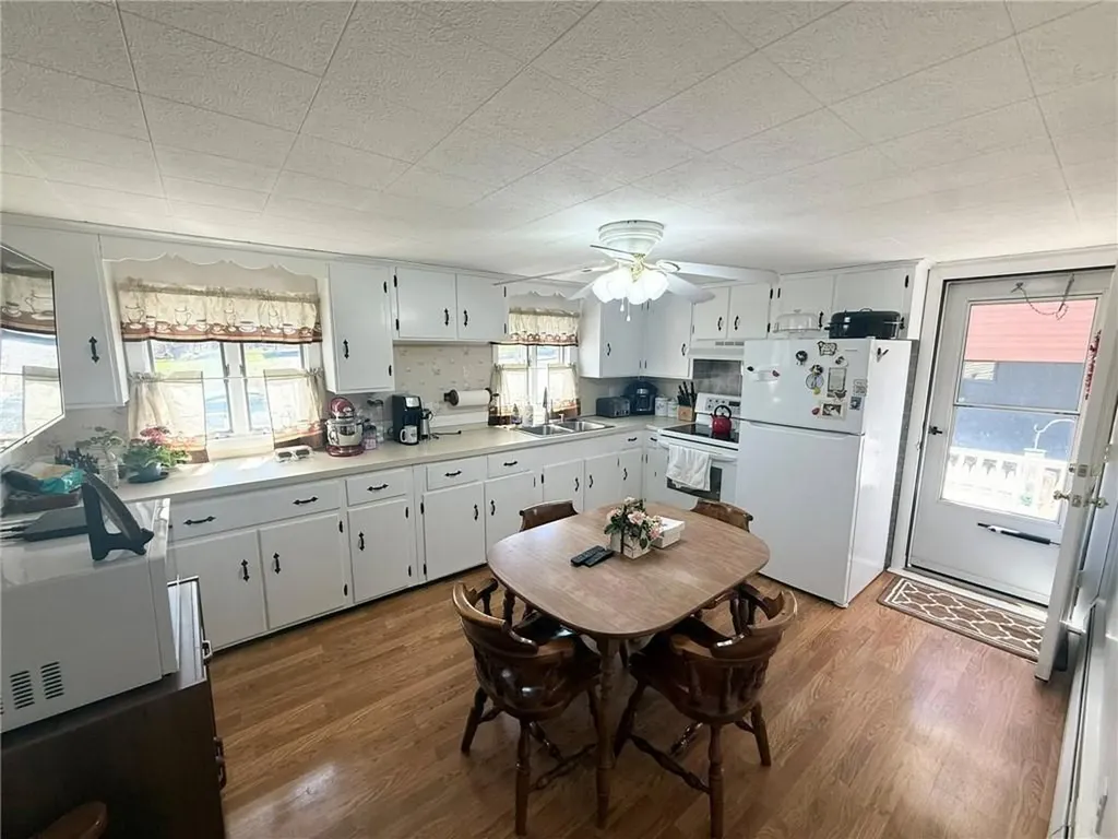 366 Aylsworth Avenue Woonsocket RI 02895