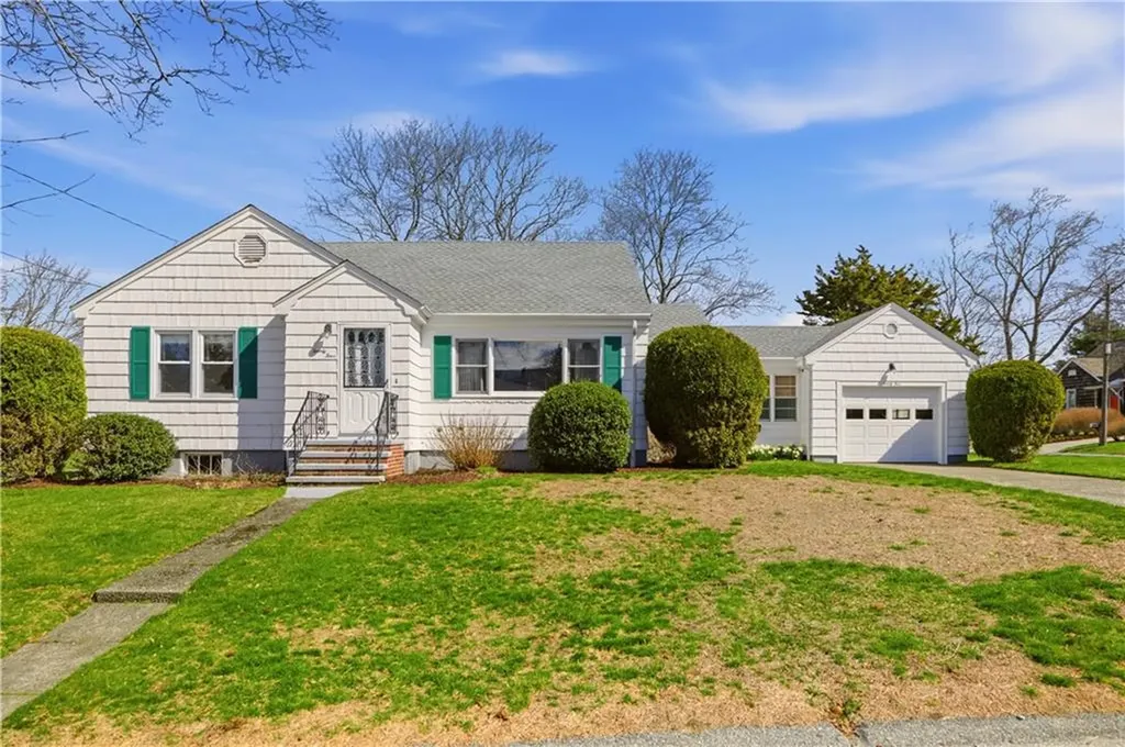24 Kearns Avenue Tiverton RI 02878
