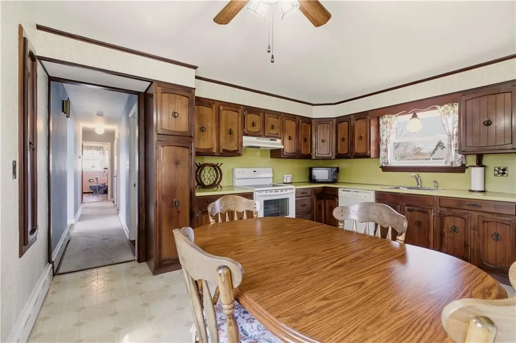 24 Kearns Avenue Tiverton RI 02878
