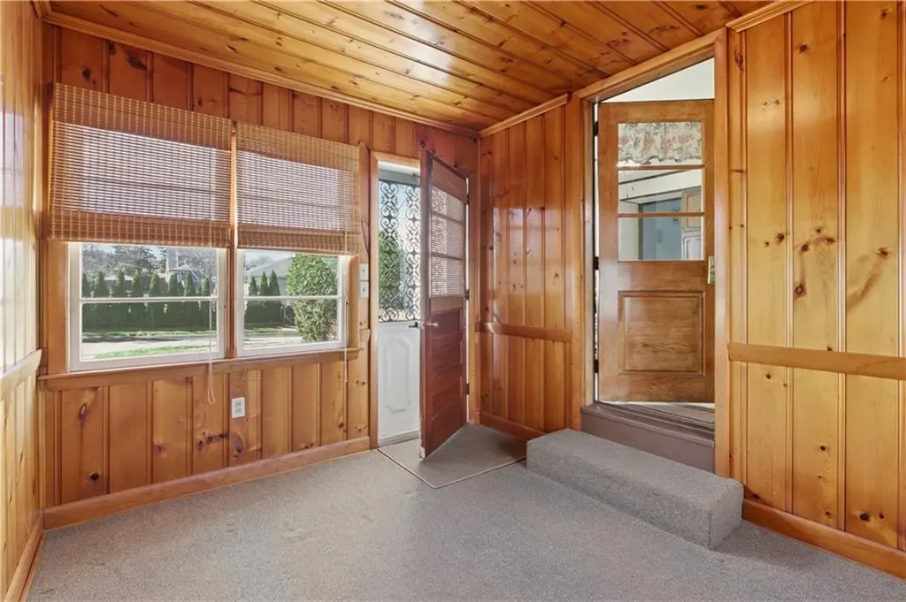 24 Kearns Avenue Tiverton RI 02878