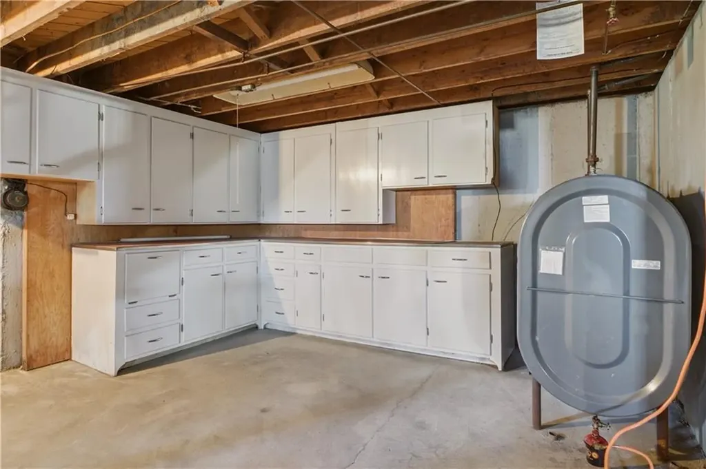 24 Kearns Avenue Tiverton RI 02878