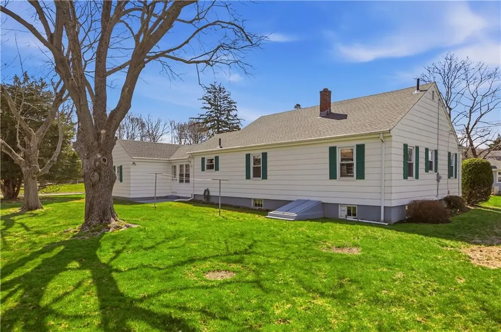 24 Kearns Avenue Tiverton RI 02878