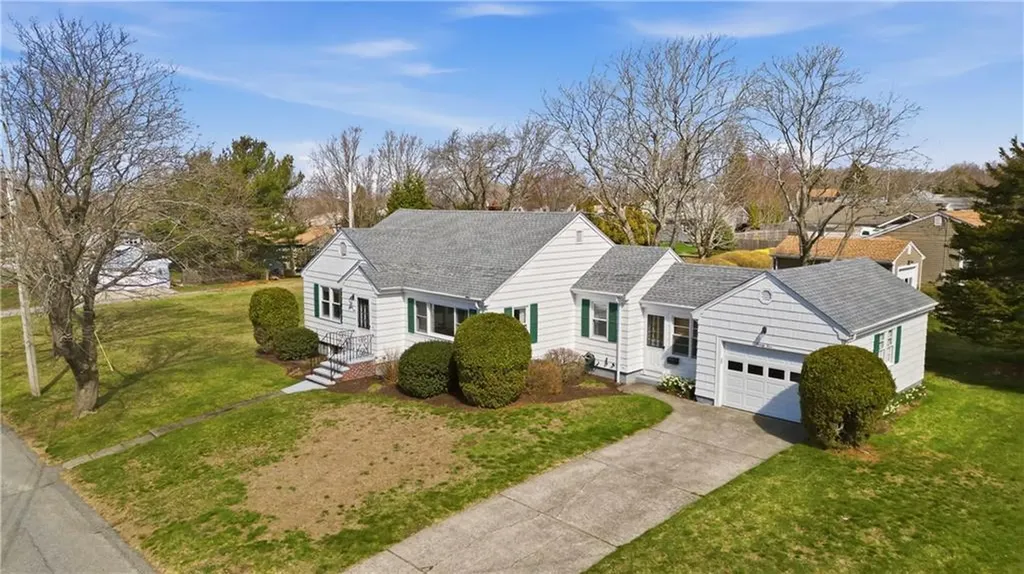 24 Kearns Avenue Tiverton RI 02878
