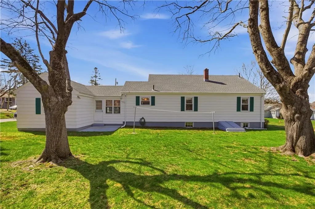 24 Kearns Avenue Tiverton RI 02878
