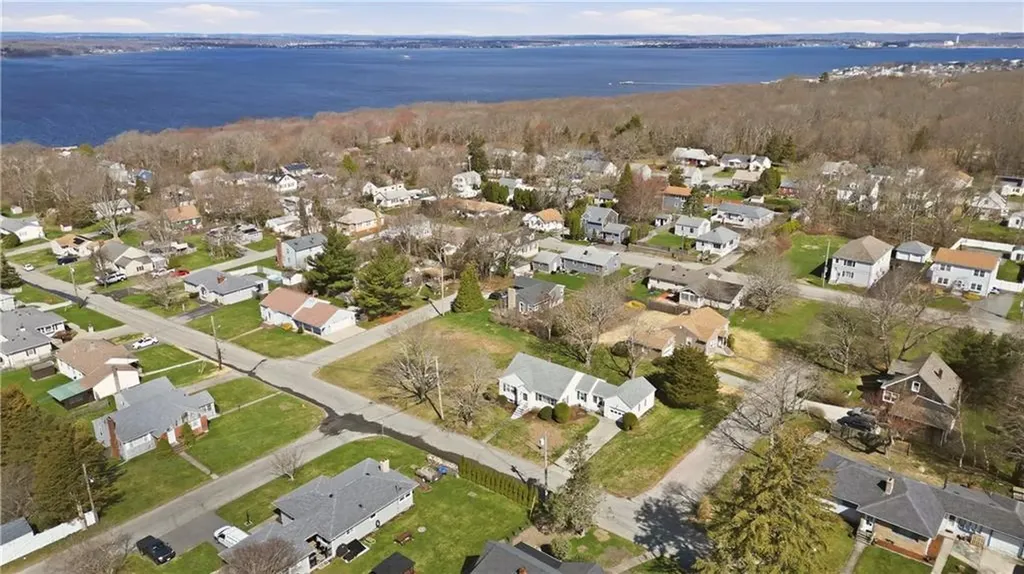 24 Kearns Avenue Tiverton RI 02878