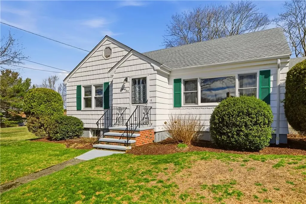 24 Kearns Avenue Tiverton RI 02878