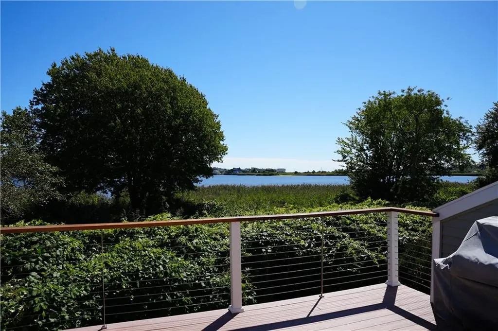 39 Lake Road Narragansett RI 02882