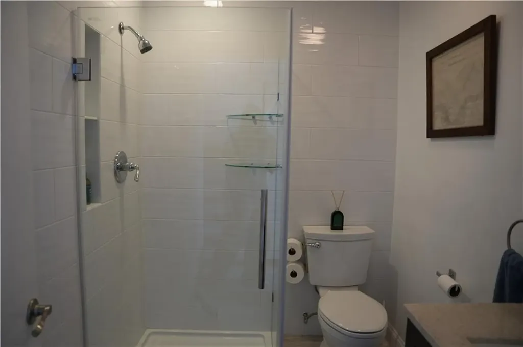 39 Lake Road Narragansett RI 02882