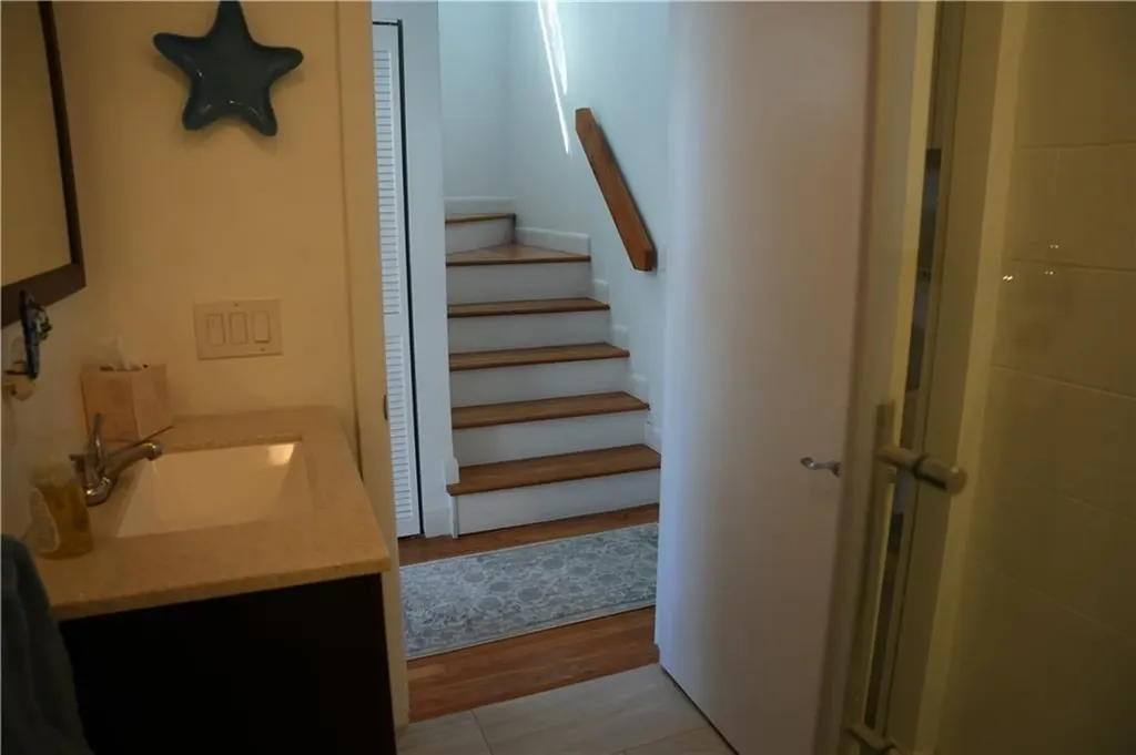 39 Lake Road Narragansett RI 02882