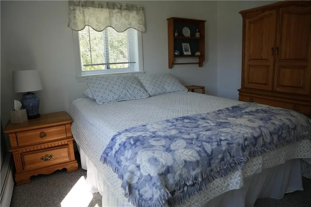 39 Lake Road Narragansett RI 02882