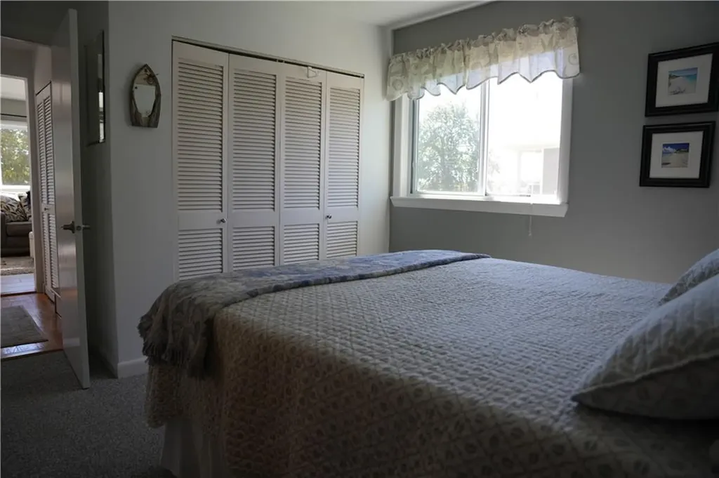 39 Lake Road Narragansett RI 02882