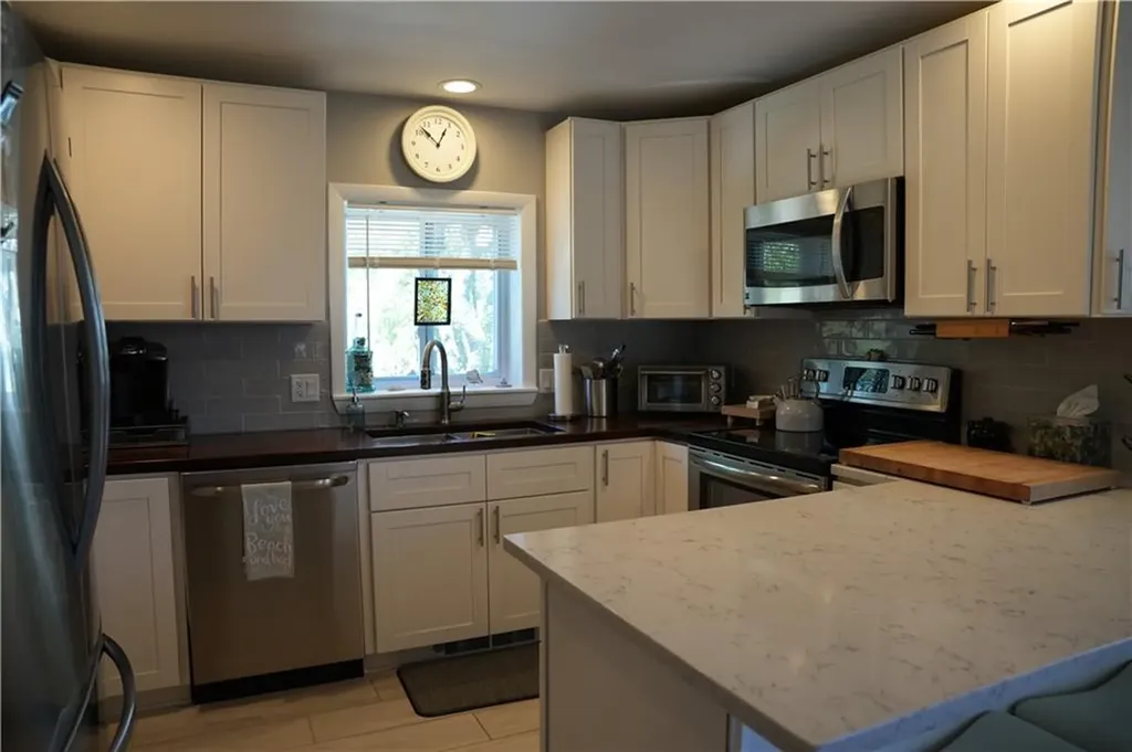 39 Lake Road Narragansett RI 02882