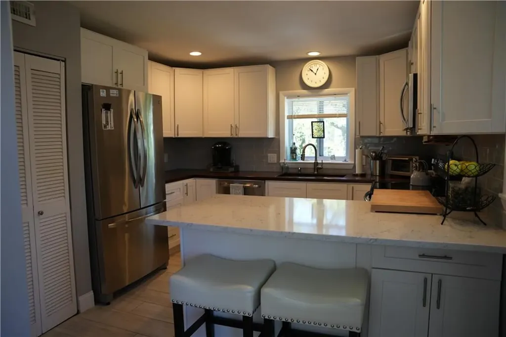39 Lake Road Narragansett RI 02882