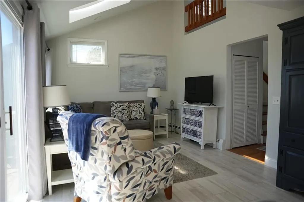 39 Lake Road Narragansett RI 02882
