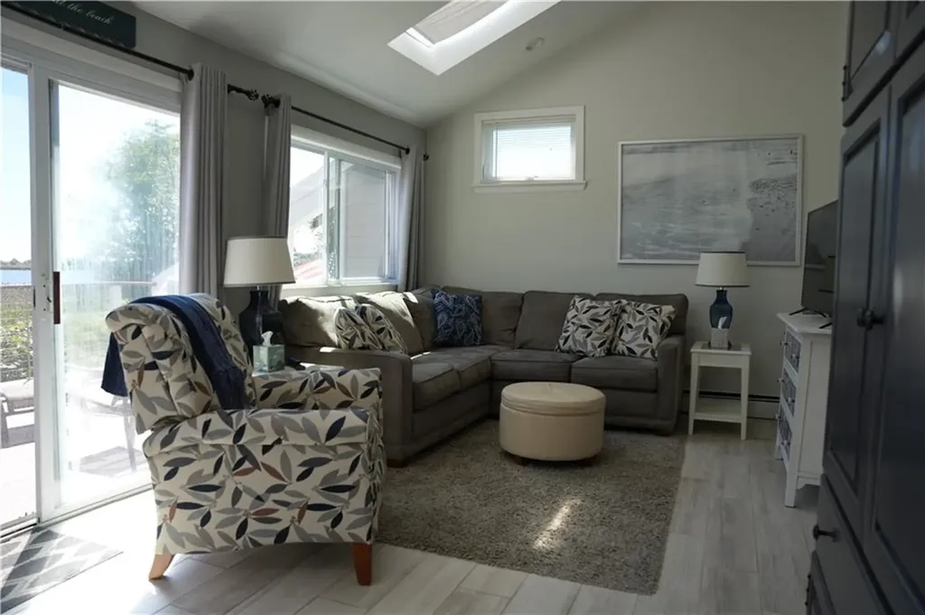 39 Lake Road Narragansett RI 02882