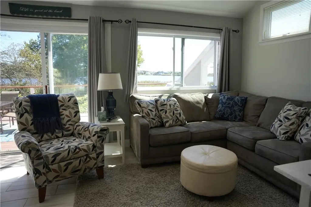39 Lake Road Narragansett RI 02882