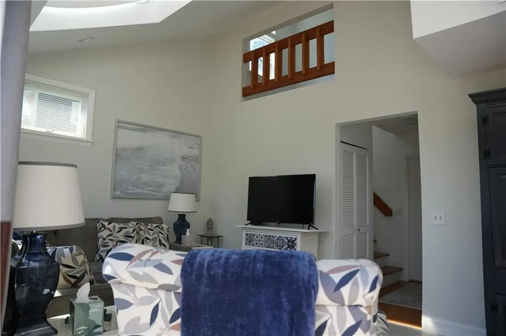 39 Lake Road Narragansett RI 02882