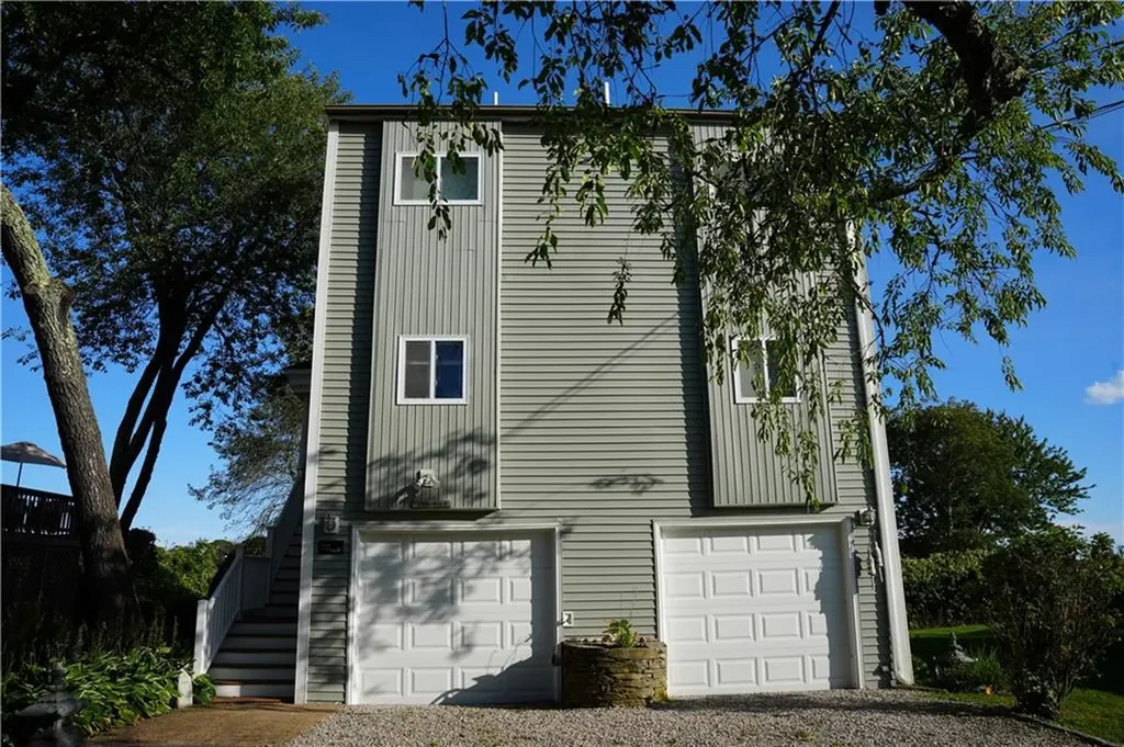 39 Lake Road Narragansett RI 02882
